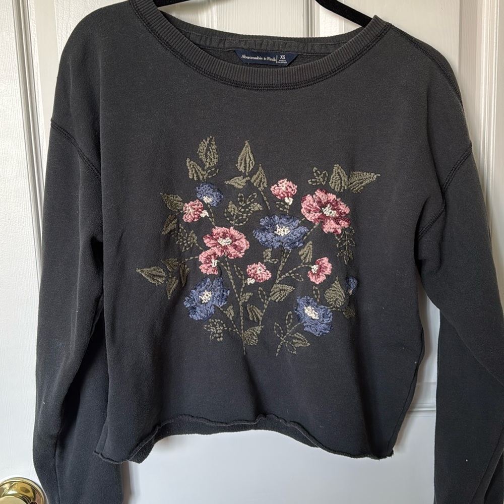 Cropped embroidered sweater